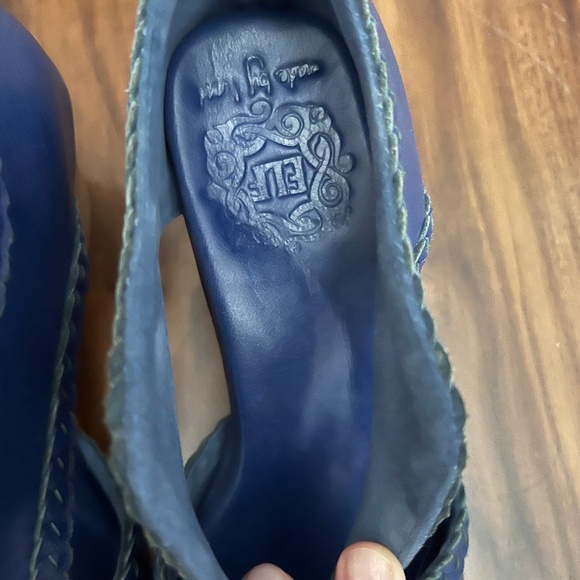 Spirit Walker Booties, practically new - Picture 5 of 7